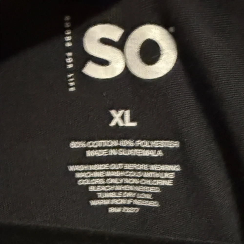 🌵SO Black V-Neck Long Sleeve Tee - Picture 2 of 3